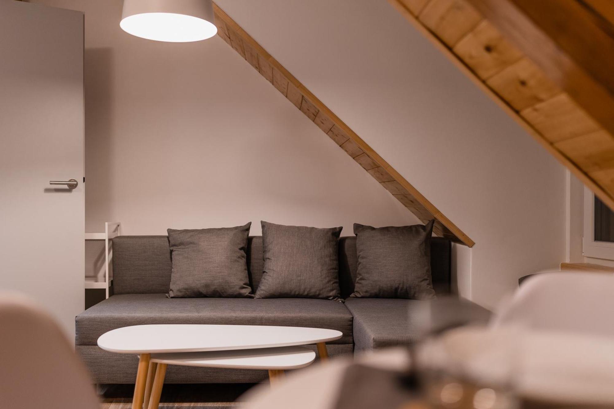 אולומוץ Romanticky Loft Parking U Hlavniho Nadrazi מראה חיצוני תמונה