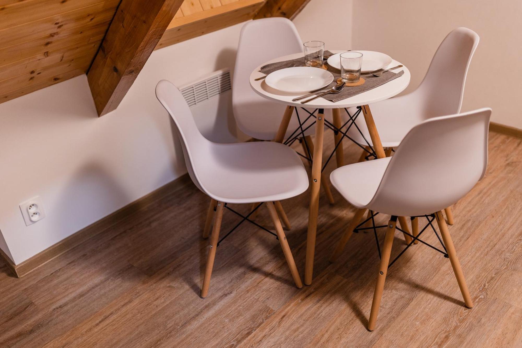 אולומוץ Romanticky Loft Parking U Hlavniho Nadrazi מראה חיצוני תמונה