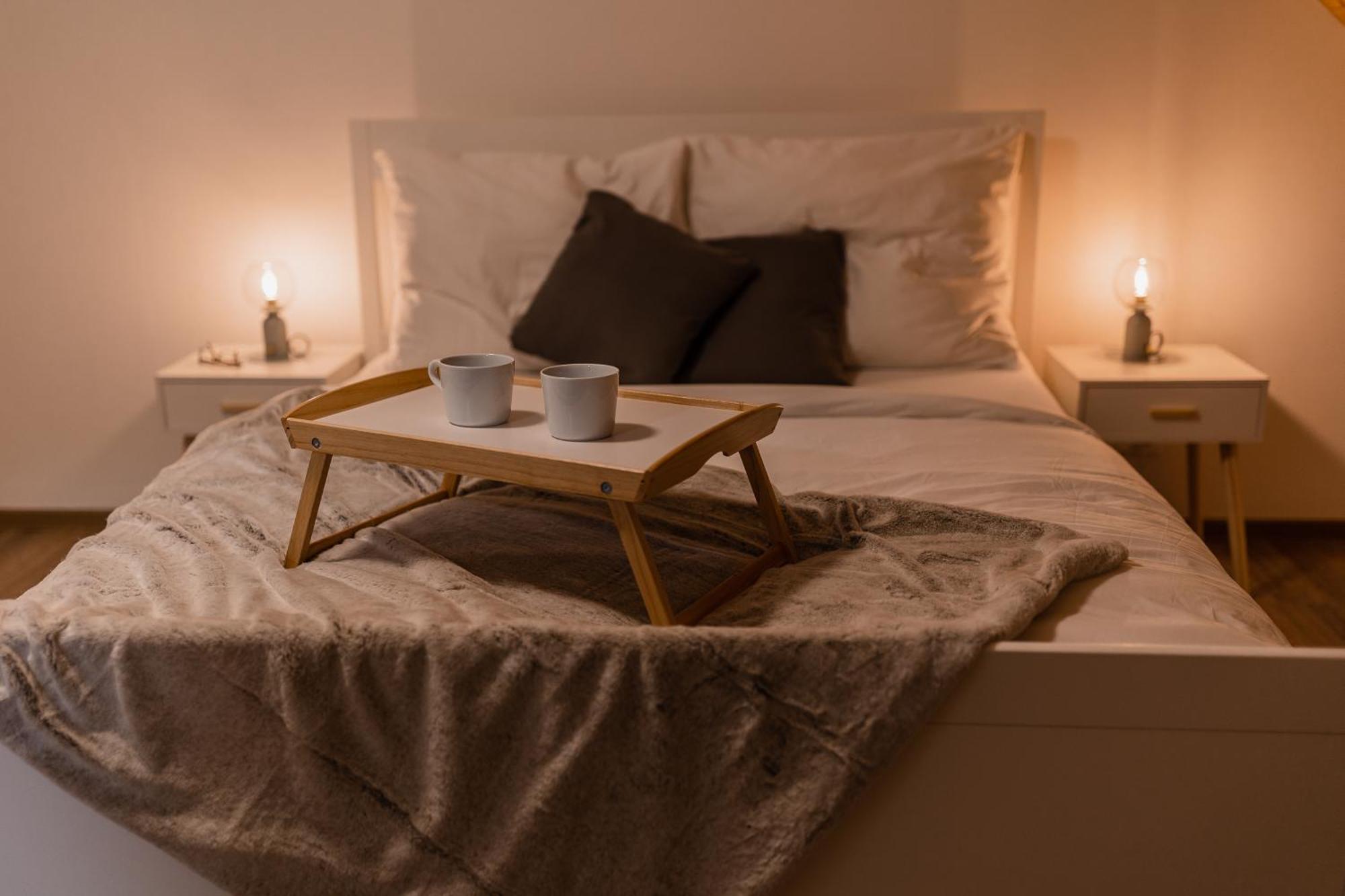 אולומוץ Romanticky Loft Parking U Hlavniho Nadrazi מראה חיצוני תמונה