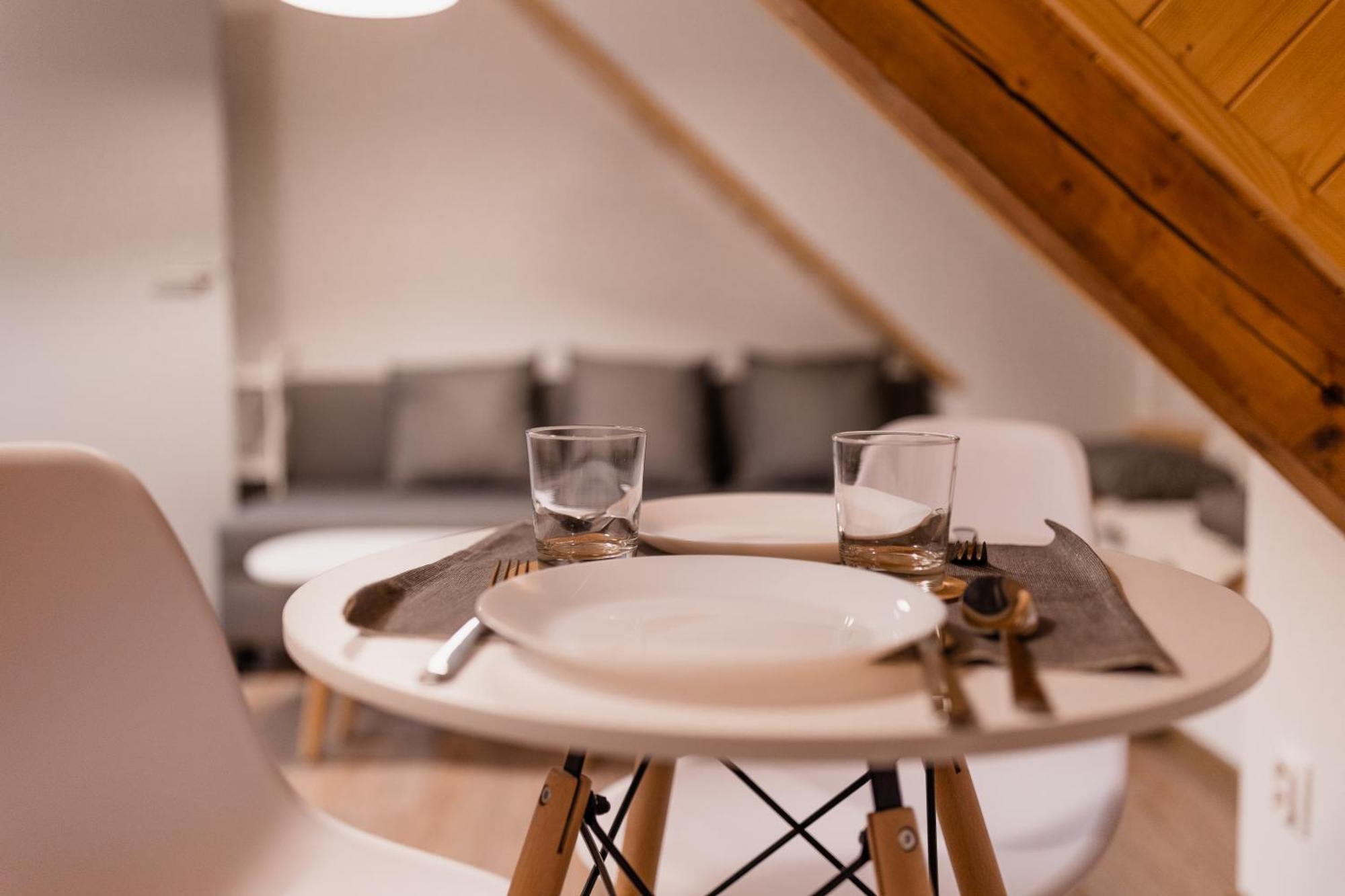 אולומוץ Romanticky Loft Parking U Hlavniho Nadrazi מראה חיצוני תמונה