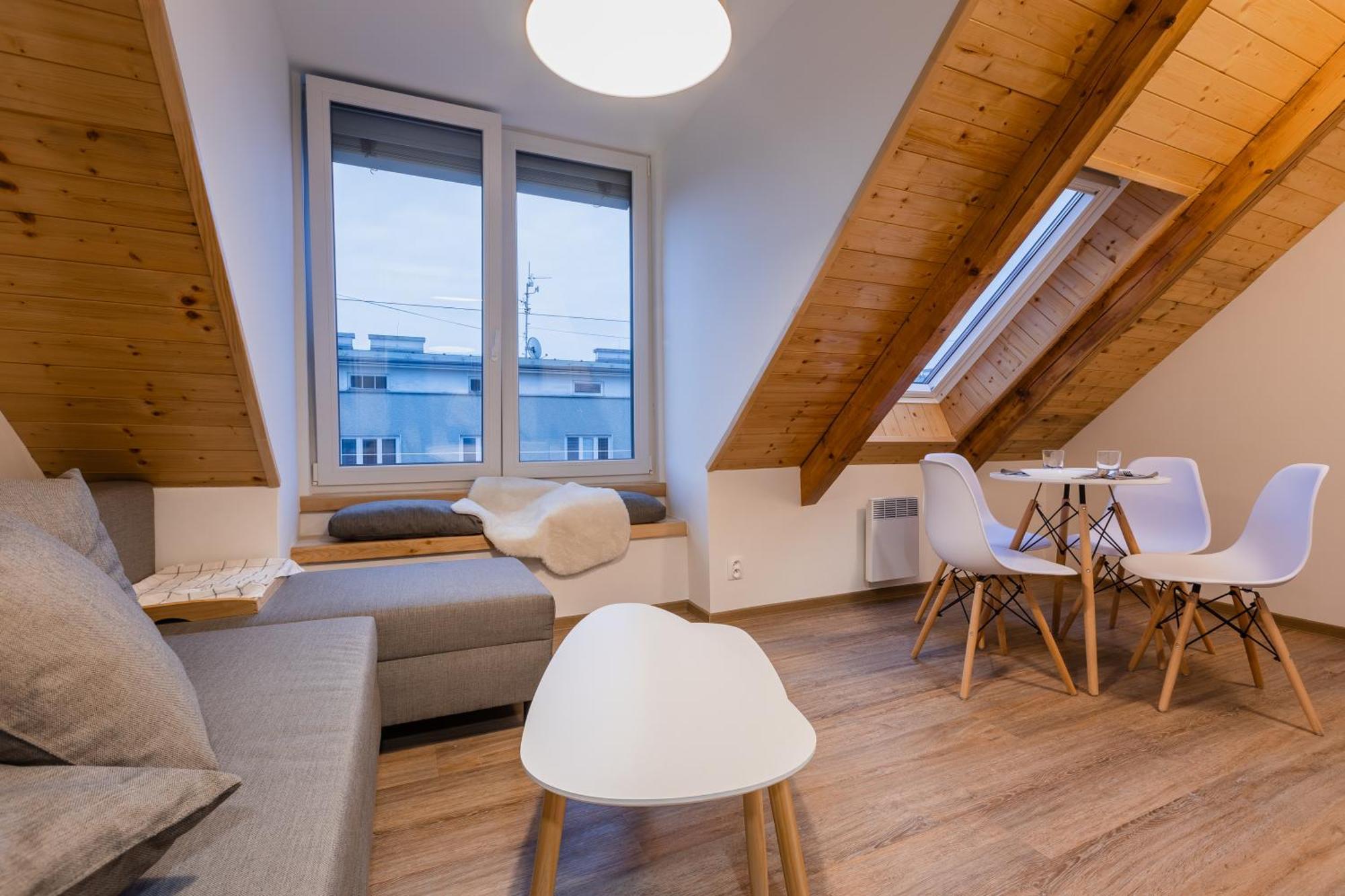 אולומוץ Romanticky Loft Parking U Hlavniho Nadrazi מראה חיצוני תמונה