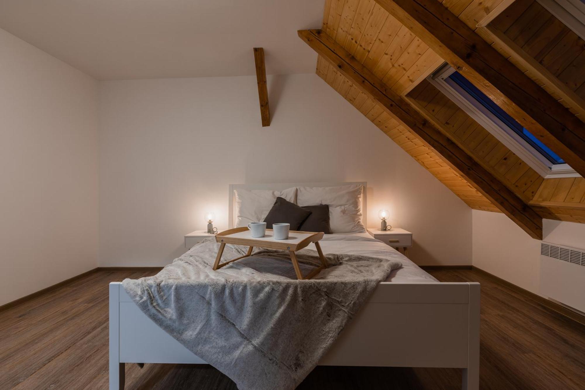 אולומוץ Romanticky Loft Parking U Hlavniho Nadrazi מראה חיצוני תמונה