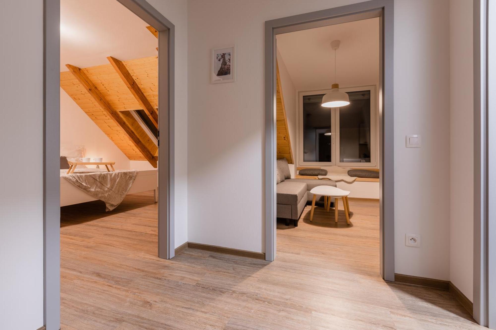 אולומוץ Romanticky Loft Parking U Hlavniho Nadrazi מראה חיצוני תמונה